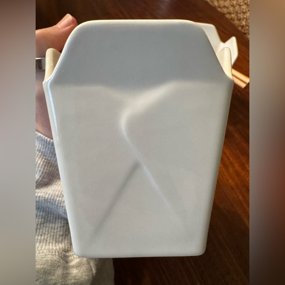 Set of ceramic Chinese takeout box-style serving bowls with chopsticks. - Picture 7 of 12